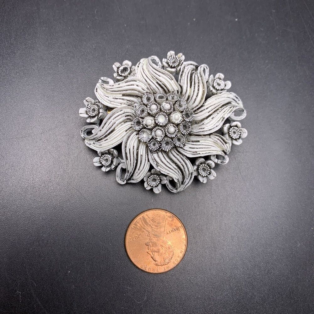 Featherlite Bubblelite Look Brooch Pin Floral Flo… - image 3